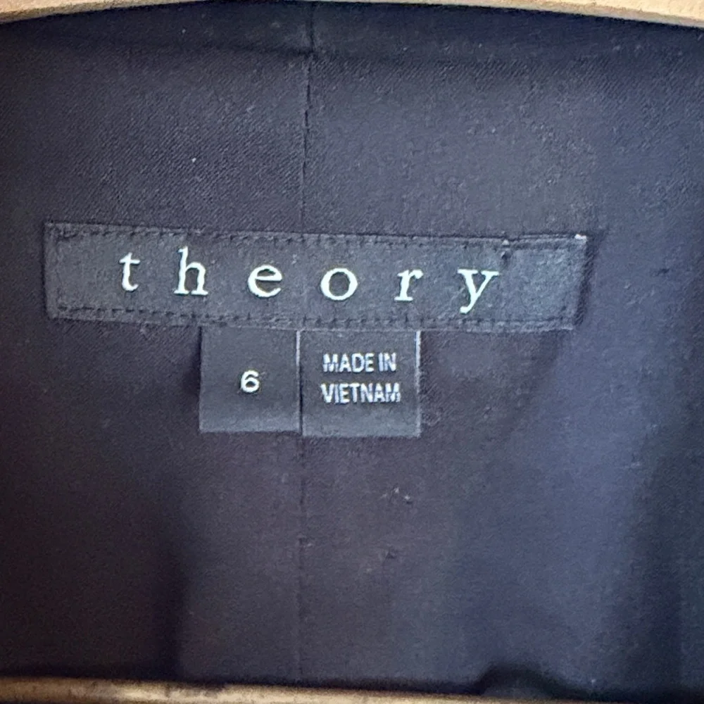 Theory collarless cuff sleeve Black Blazer size 6